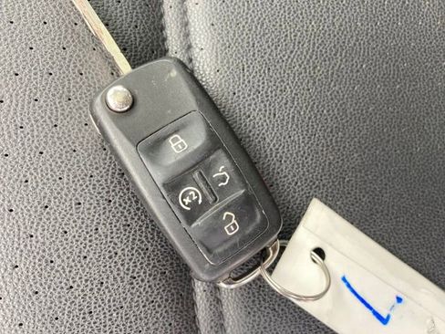 Used 2022 Volkswagen Passat 2.0T image 23