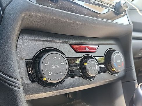 Used 2019 Subaru Crosstrek 2.0i Premium w/ Moonroof Package AWD/4WD image 12