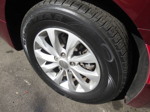 Used 2017 Chrysler Pacifica Touring-L image 15