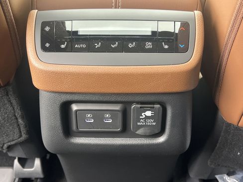 New 2026 Nissan Pathfinder Platinum image 21