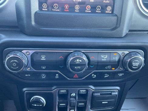 Used 2019 Jeep Wrangler Unlimited Sahara w/ Safety Group AWD/4WD image 21