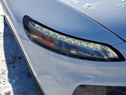 Used 2018 Jeep Cherokee Limited image 9