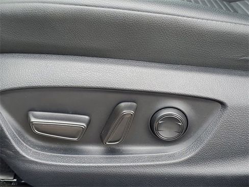 Used 2024 Toyota Camry SE image 6