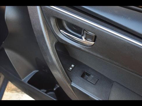 Used 2017 Toyota Corolla LE w/ Carpet Mat Package (TMS) FWD image 35