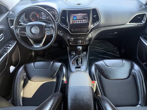 Used 2019 Jeep Cherokee Latitude Plus AWD/4WD image 13