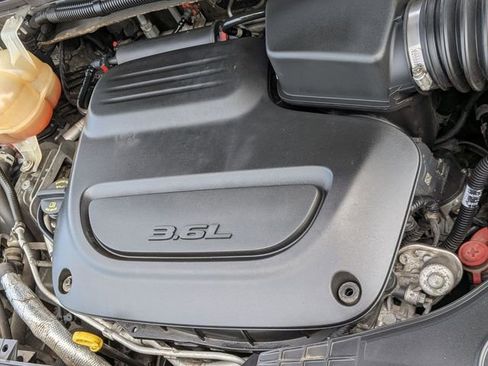 Used 2019 Chrysler Pacifica Touring-L FWD image 31