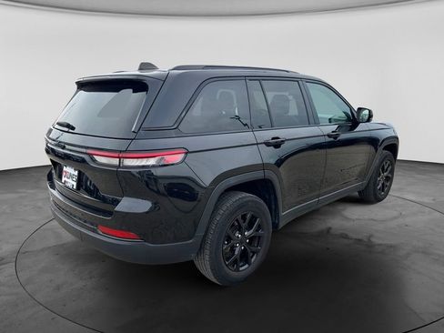 Used 2024 Jeep Grand Cherokee Altitude AWD/4WD image 10
