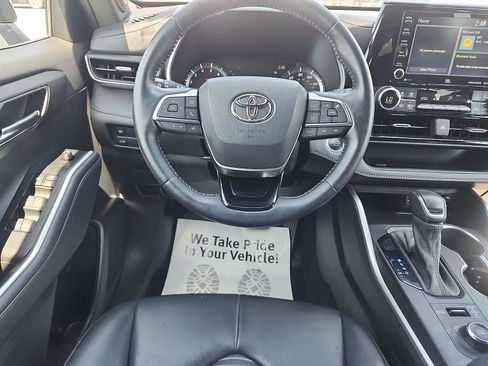 Used 2021 Toyota Highlander XSE AWD/4WD image 10