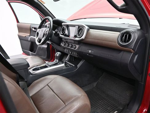 Used 2019 Toyota Tacoma Limited image 20