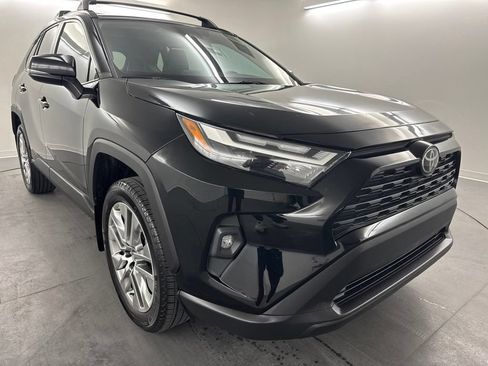 Used 2022 Toyota RAV4 XLE Premium FWD image 1