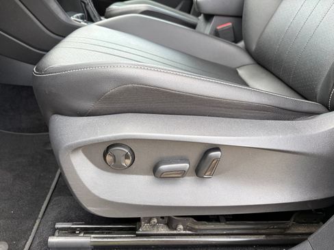 Used 2023 Volkswagen Tiguan SE w/ Panoramic Sunroof Package FWD image 27