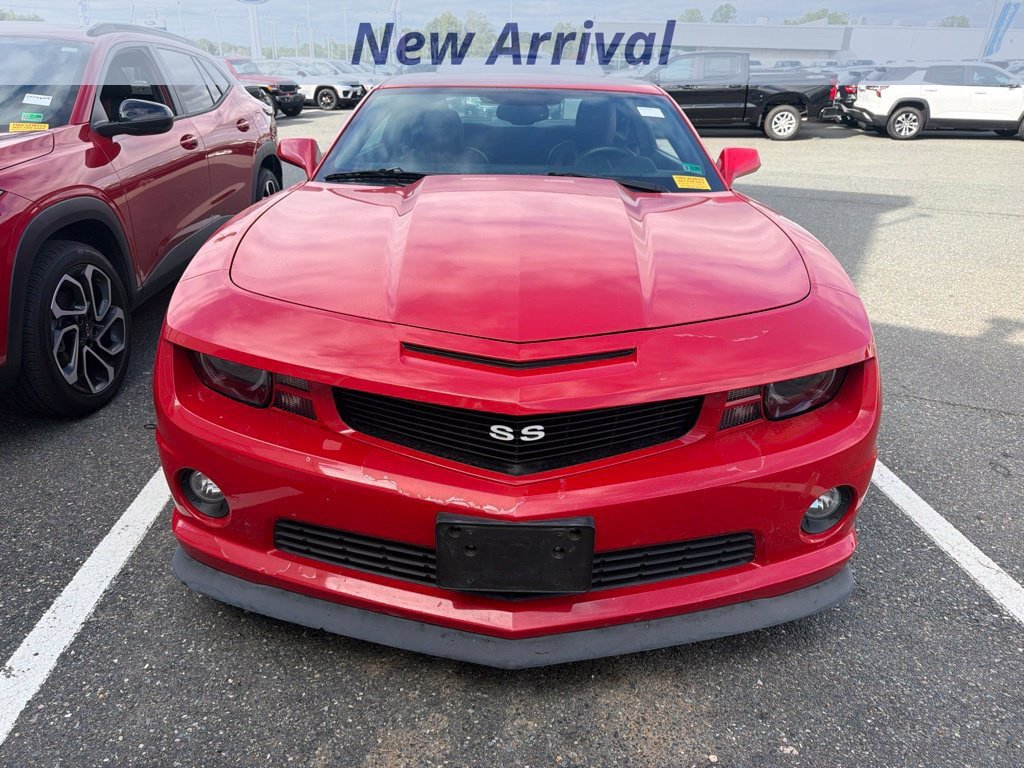 Used 2011 Chevrolet Camaro SS RWD image 2
