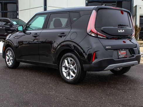 Used 2023 Kia Soul LX w/ LX Technology Package image 4