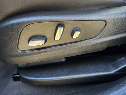 Used 2025 Cadillac XT6 Sport w/ Technology Package image 10