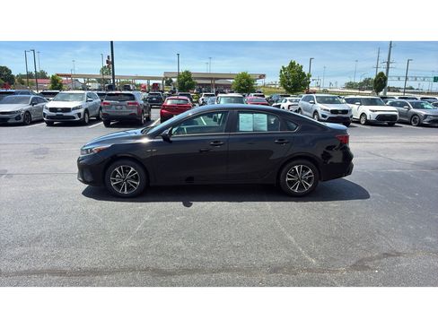 Used 2024 Kia Forte LXS FWD image 3