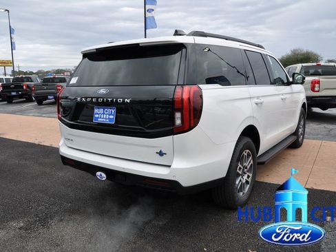 New 2026 Ford Expedition Active image 5