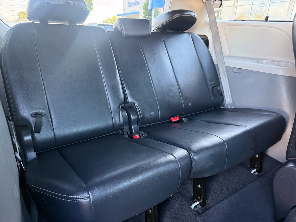 Used 2011 Toyota Sienna SE w/ Preferred Pkg FWD image 46