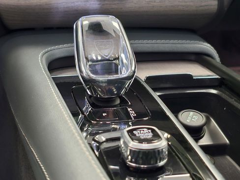 Certified 2024 Volvo XC90 B6 Ultimate w/ Protection Package image 27