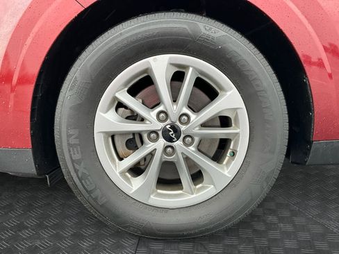 Used 2022 Kia Carnival LX image 16