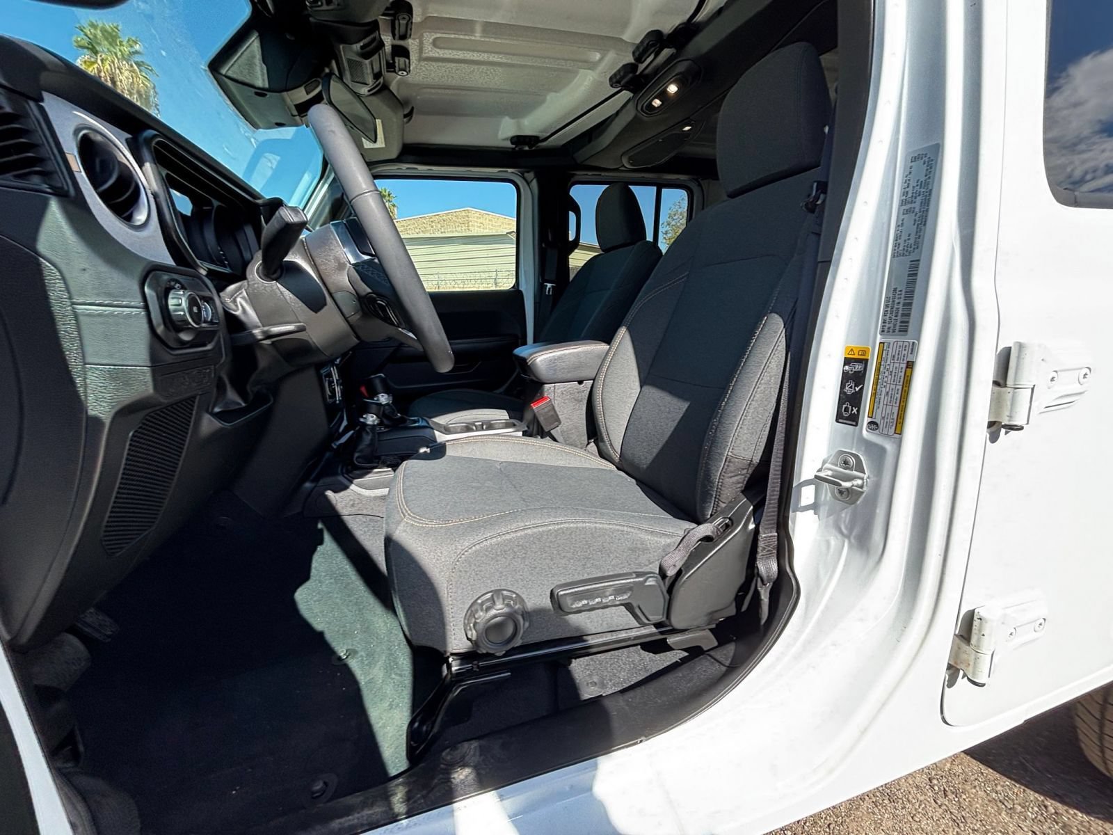 Used 2025 Jeep Wrangler Unlimited Sahara AWD/4WD image 26
