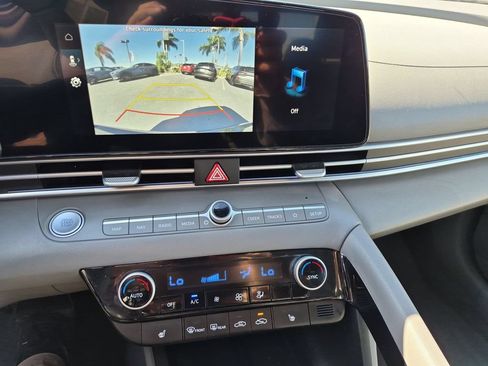 Used 2025 Hyundai Elantra SEL FWD image 19