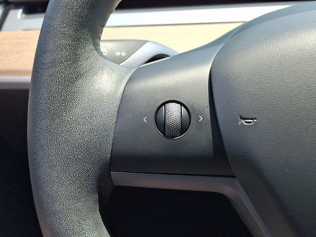 Used 2024 Tesla Model Y Long Range AWD/4WD image 24