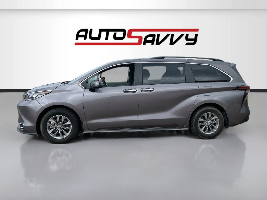 Used 2025 Toyota Sienna XLE w/ XLE Plus Package AWD/4WD image 4