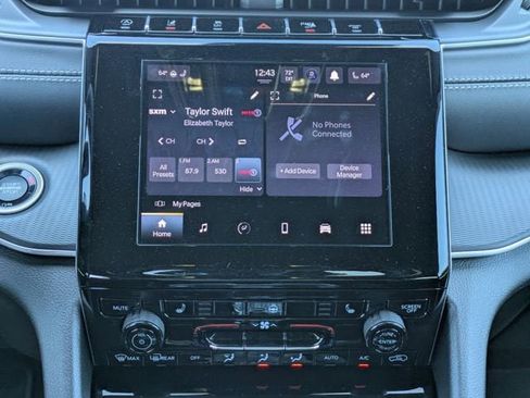 New 2025 Jeep Grand Cherokee Laredo w/ Luxury Tech Group I RWD image 17
