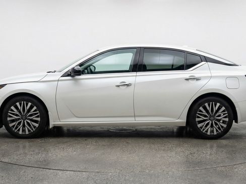 Used 2025 Nissan Altima 2.5 SV image 5