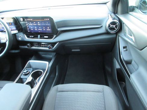 Used 2026 Chevrolet Equinox LT w/ Safety and Technology Package FWD image 16