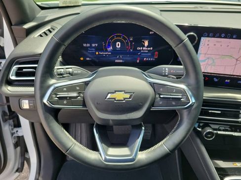 Certified 2025 Chevrolet Traverse LT w/ Sun and Wheel Package FWD image 28