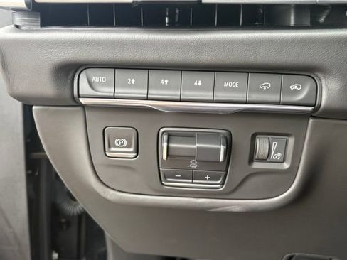Certified 2025 Cadillac Escalade ESV Sport Platinum AWD/4WD image 33