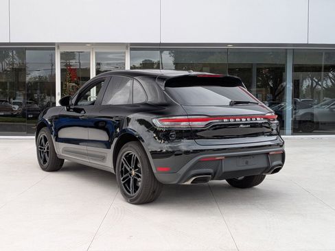 Certified 2025 Porsche Macan image 3