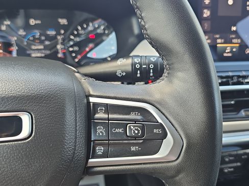 Used 2025 Jeep Compass Limited AWD/4WD image 23