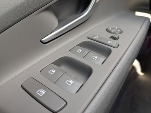 Used 2025 Hyundai Elantra Sport FWD image 18