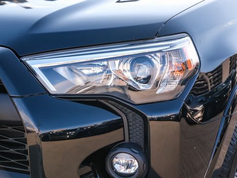Used 2022 Toyota 4Runner SR5 Premium w/ Moonroof Package RWD image 11