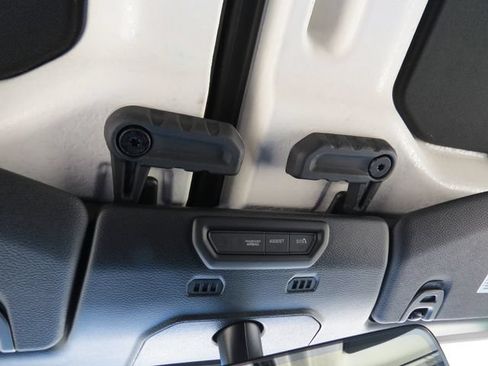 Used 2022 Jeep Wrangler Unlimited Sahara AWD/4WD image 15