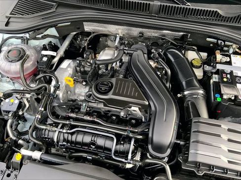 Certified 2025 Volkswagen Jetta SE FWD image 30