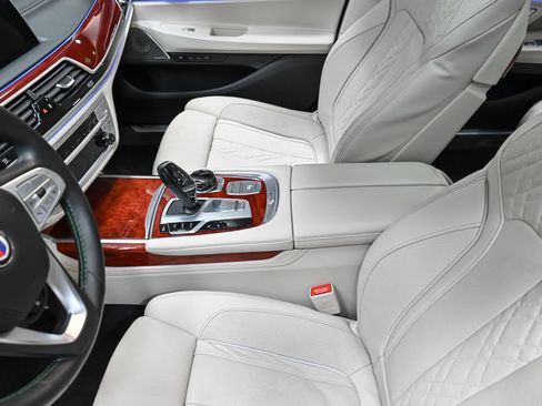 Used 2022 BMW ALPINA B7 xDrive w/ Luxury Rear Seating Package image 28