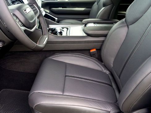 New 2026 Jeep Grand Wagoneer L Limited AWD/4WD image 10