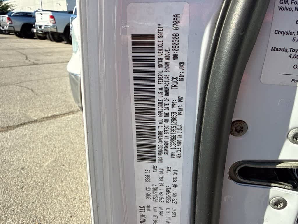 Used 2014 RAM 1500 Classic SLT RWD image 15