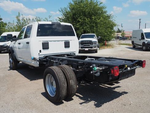 New 2026 RAM 5500 Tradesman w/ Chrome Appearance Group image 9