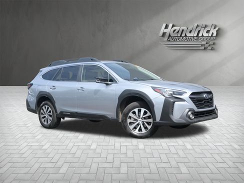 Used 2025 Subaru Outback Premium w/ Popular Package #1A AWD/4WD image 2