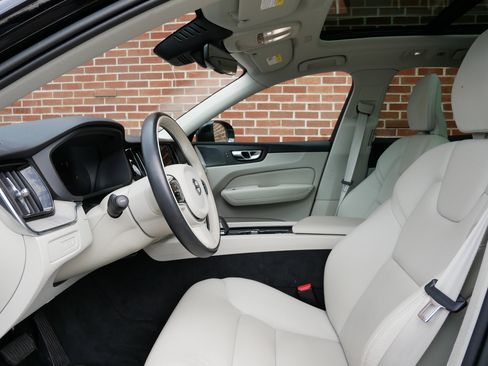 Used 2023 Volvo XC60 T8 Plus AWD/4WD image 6