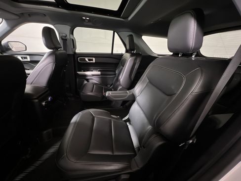 Used 2022 Ford Explorer XLT w/ Equipment Group 202A image 24