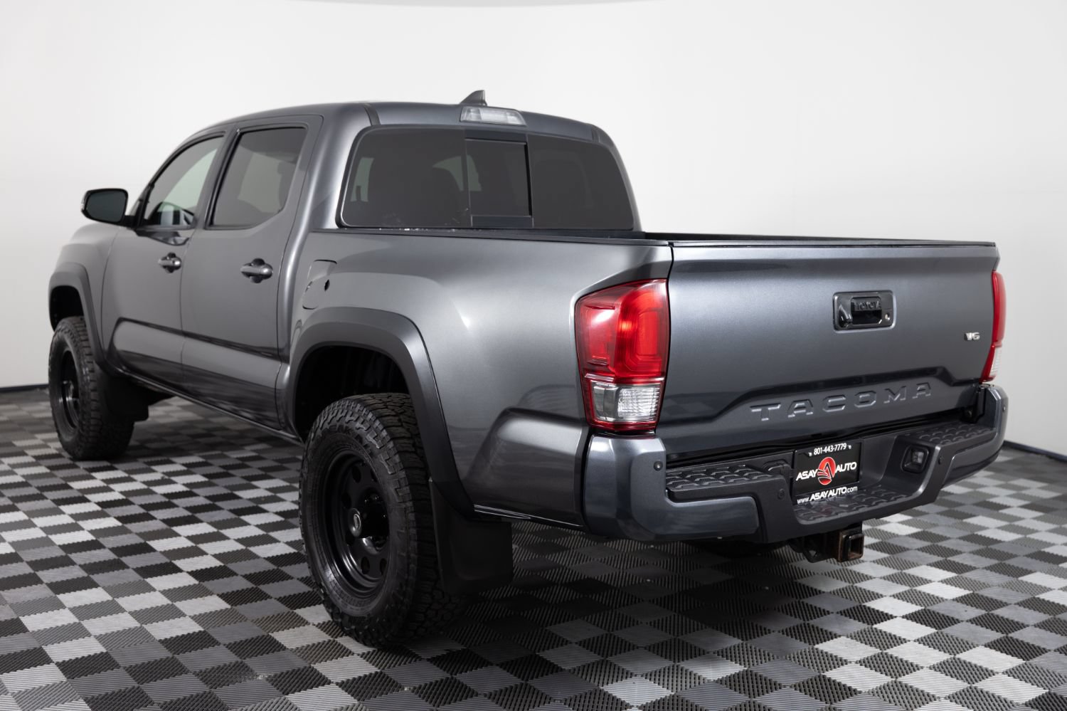 Used 2017 Toyota Tacoma TRD Off-Road w/ Premium & Technology Package AWD/4WD image 5