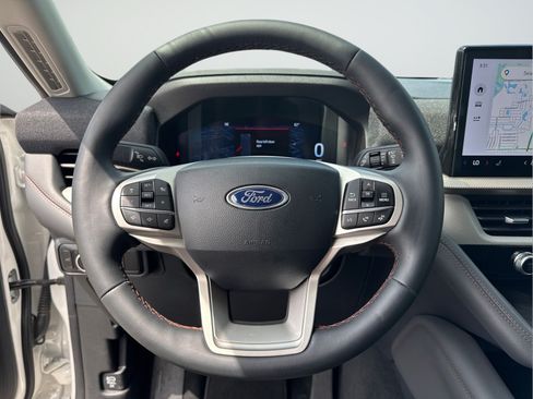 Used 2025 Ford Explorer Active RWD image 18
