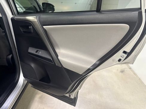 Used 2014 Toyota RAV4 LE AWD/4WD image 33