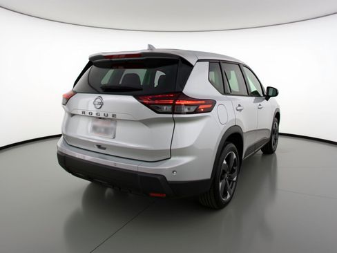 Used 2025 Nissan Rogue SV image 9