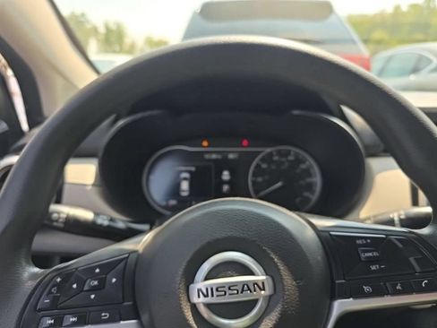 Used 2021 Nissan Versa SV FWD image 13